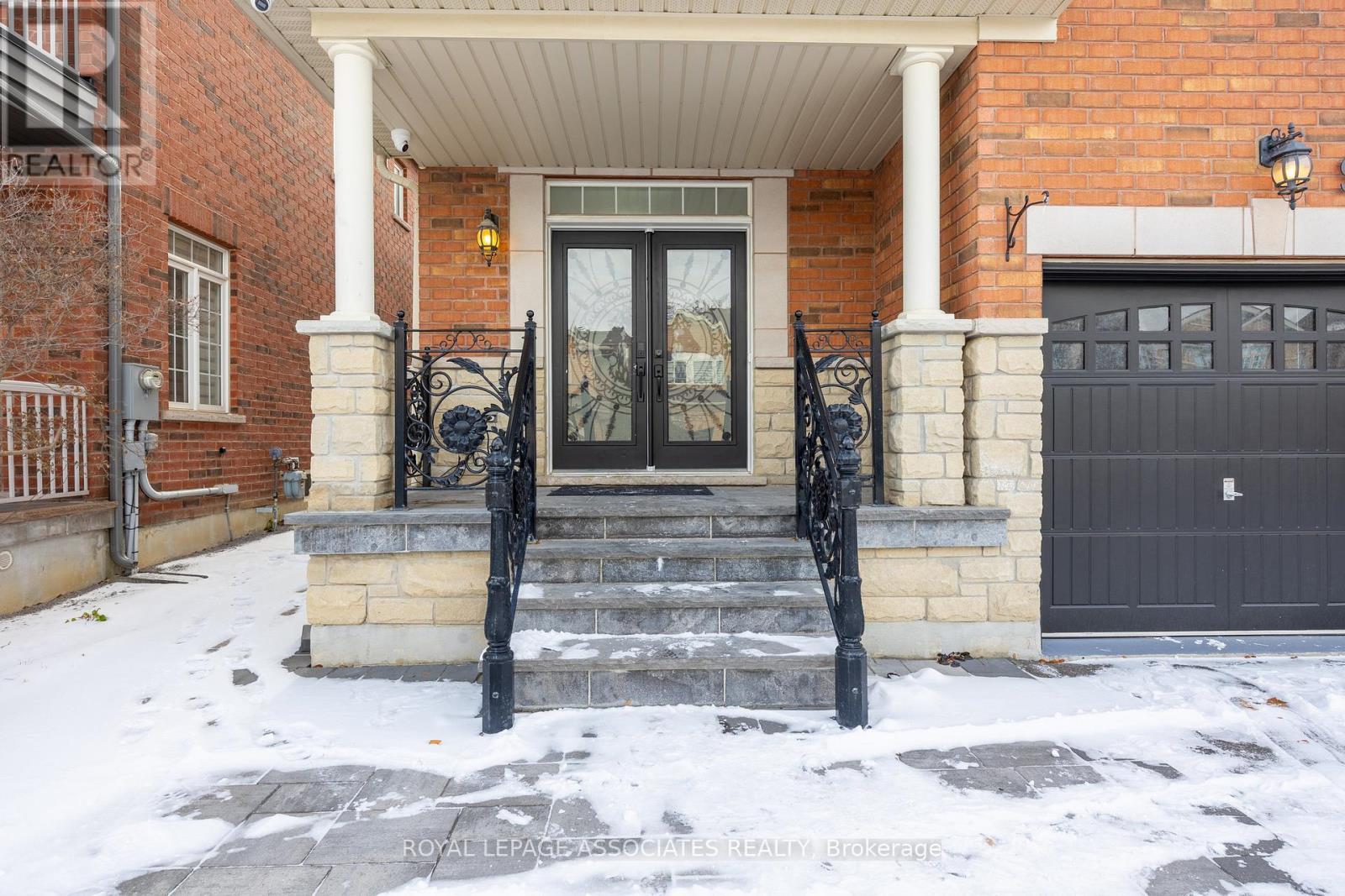 96 Maverick Crescent, Vaughan, ON - Outdoor