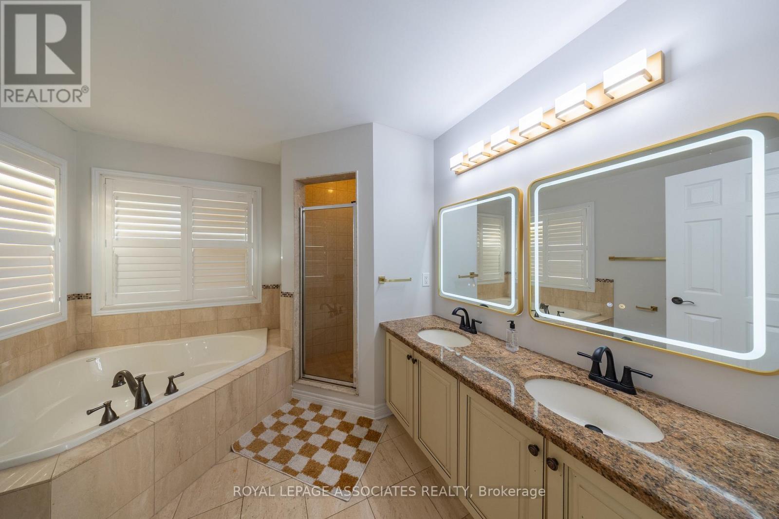 96 Maverick Crescent, Vaughan, ON - Indoor Photo Showing Bathroom
