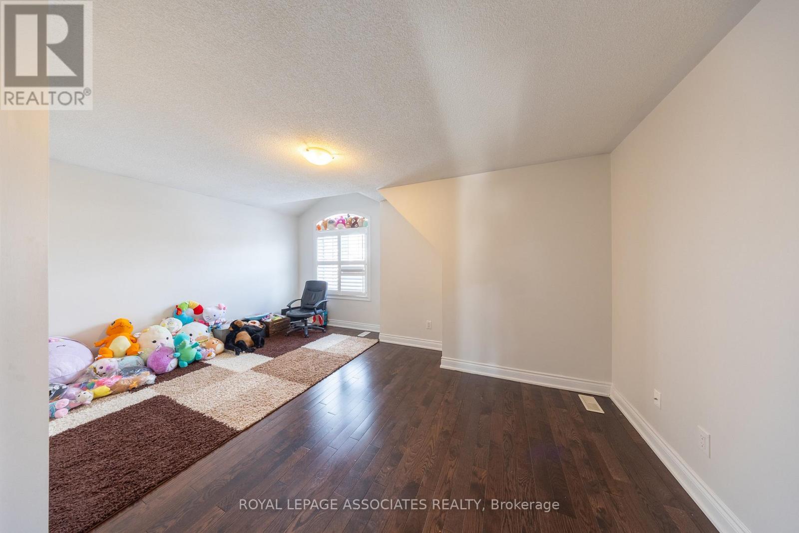 96 Maverick Crescent, Vaughan, ON - Indoor Photo Showing Other Room