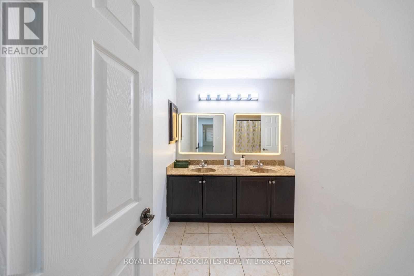 96 Maverick Crescent, Vaughan, ON - Indoor Photo Showing Bathroom