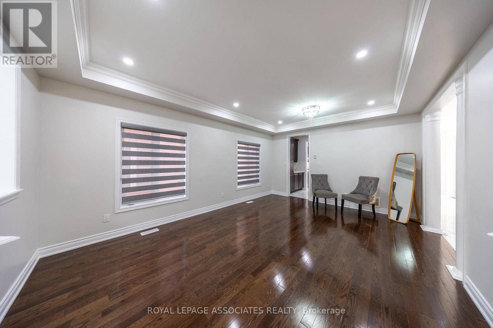 96 Maverick Crescent, Vaughan, ON - Indoor Photo Showing Other Room