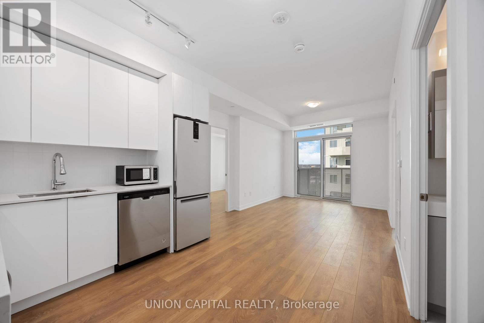 2114 - 10 Abeja Street, Vaughan, ON - Indoor Photo Showing Kitchen