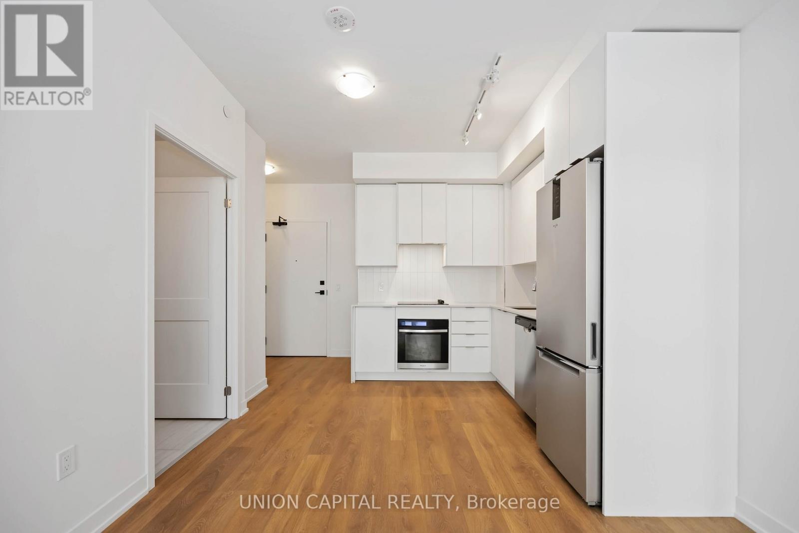 2114 - 10 Abeja Street, Vaughan, ON - Indoor Photo Showing Kitchen