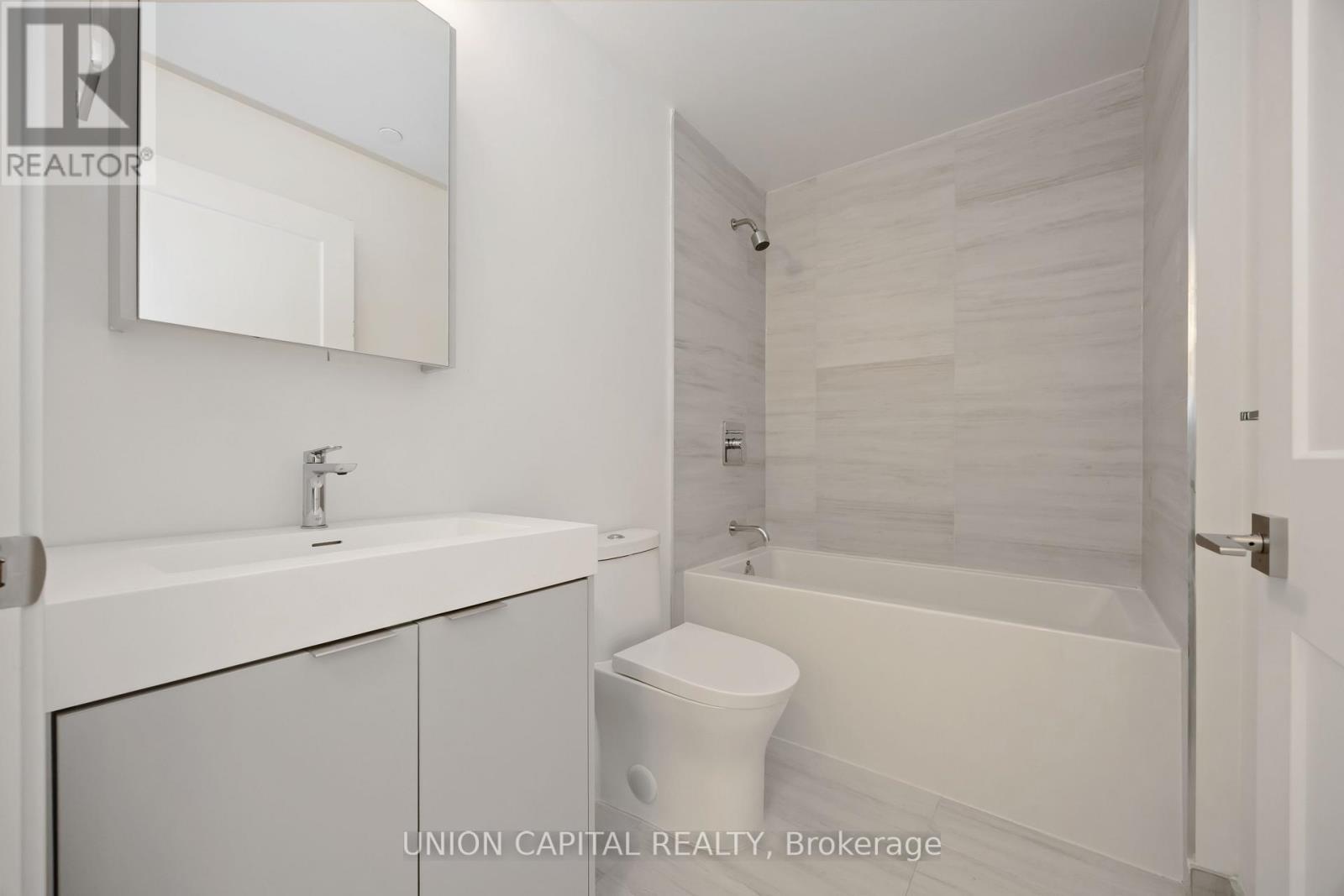 2114 - 10 Abeja Street, Vaughan, ON - Indoor Photo Showing Bathroom