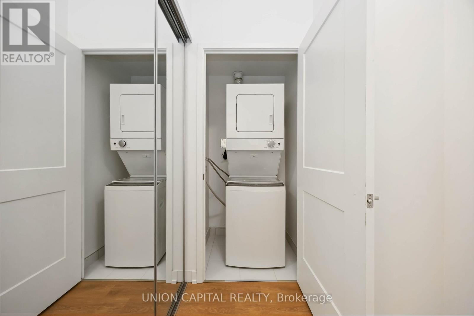 2114 - 10 Abeja Street, Vaughan, ON - Indoor Photo Showing Laundry Room