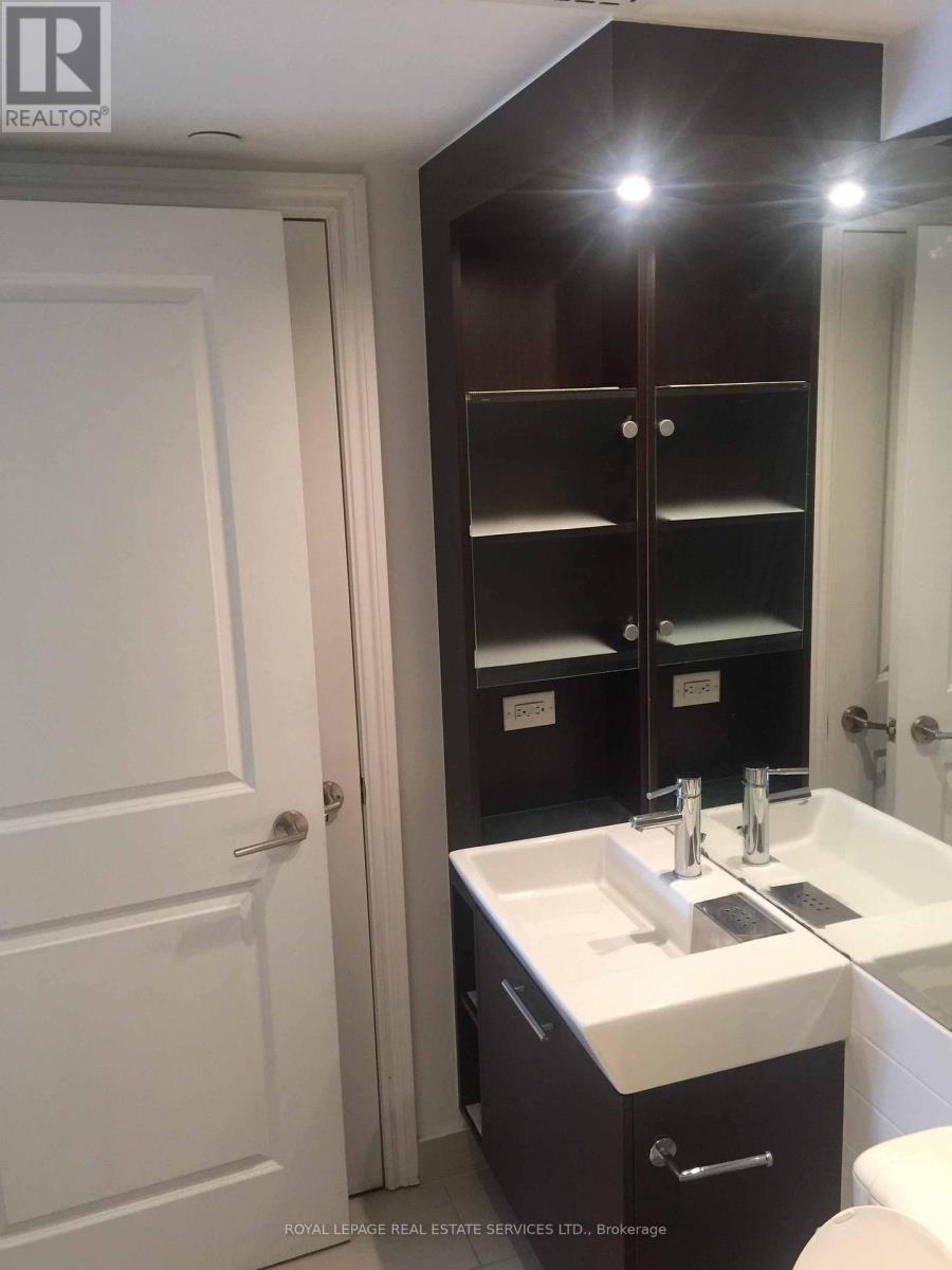 1219 - 386 Yonge Street, Toronto, ON - Indoor Photo Showing Bathroom