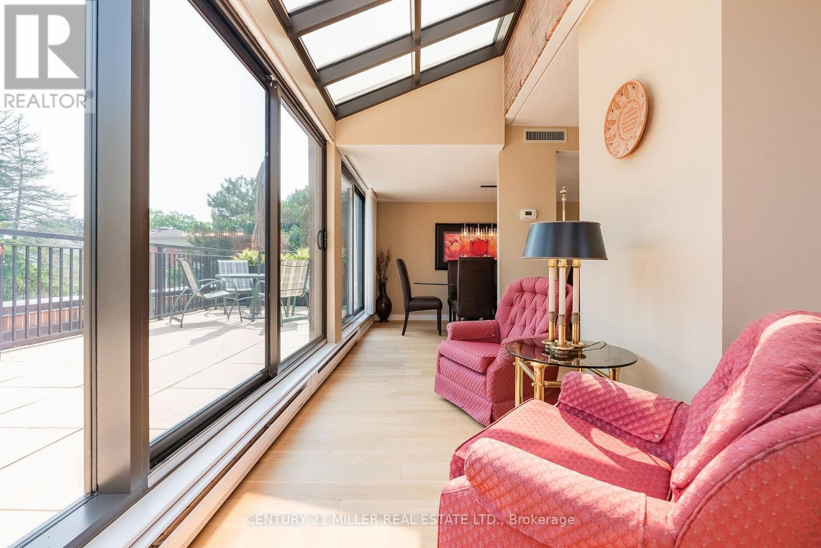 710 - 100 Lakeshore Road E, Oakville, ON - Indoor