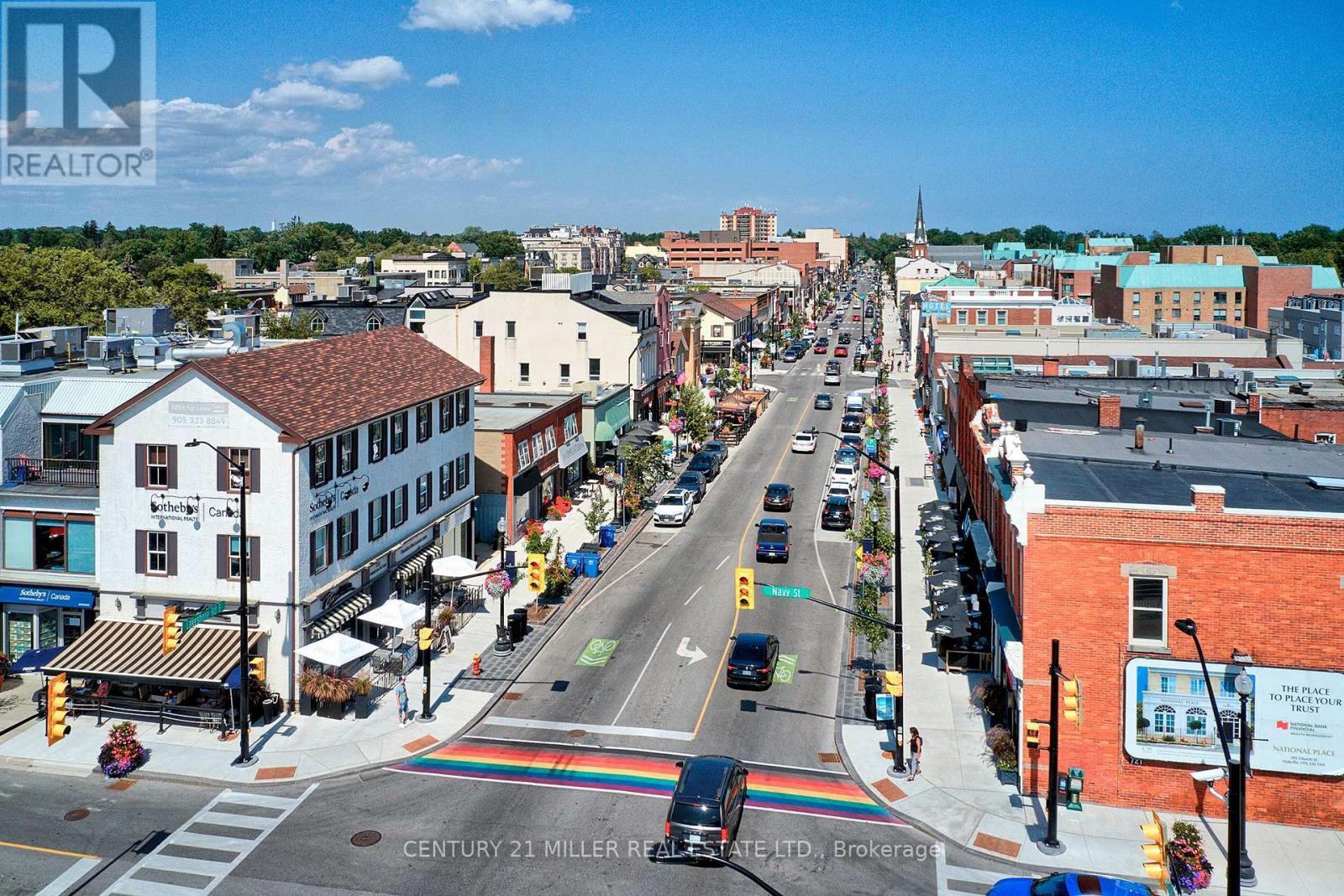 710 - 100 Lakeshore Road E, Oakville, ON - Outdoor