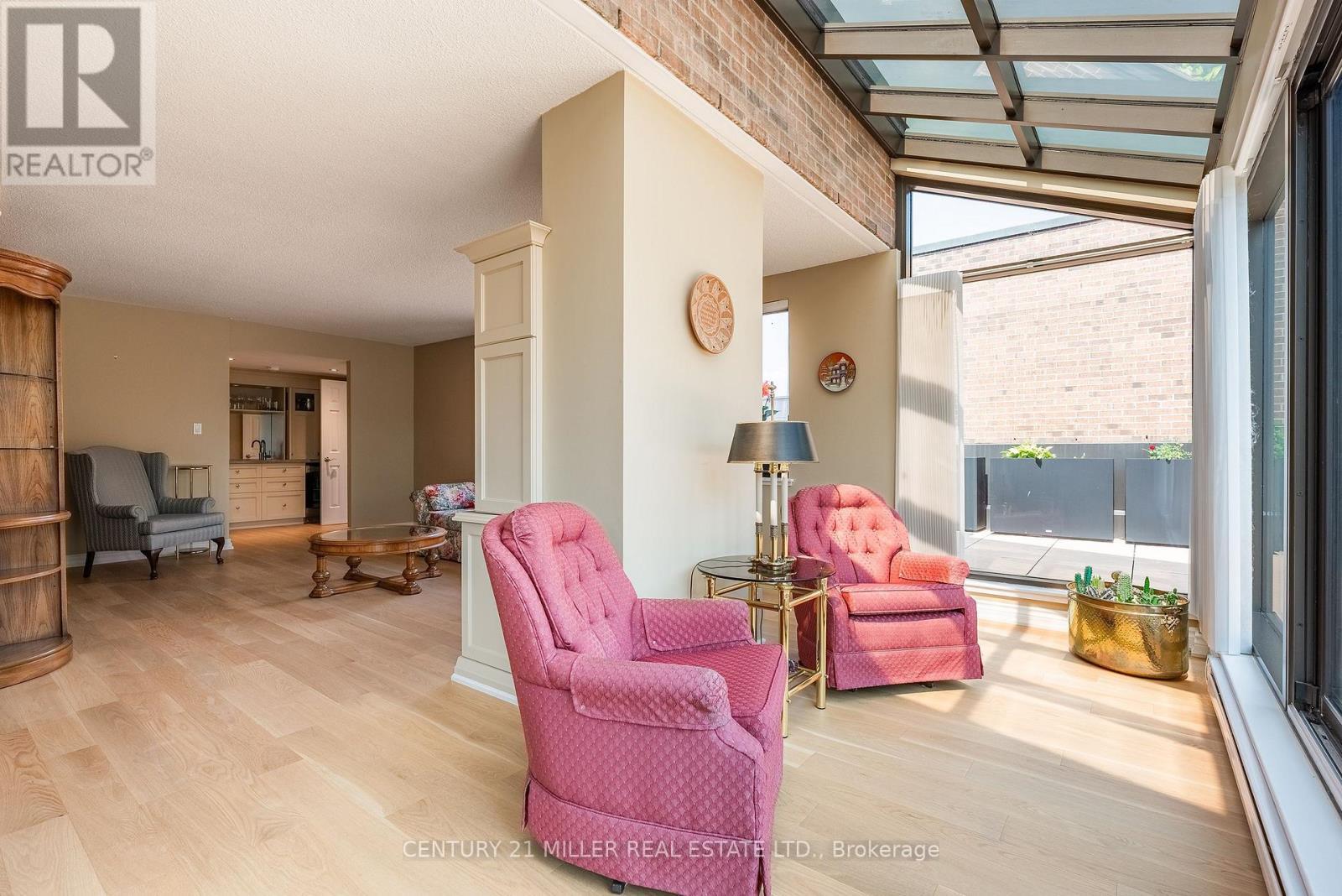 710 - 100 Lakeshore Road E, Oakville, ON - Indoor