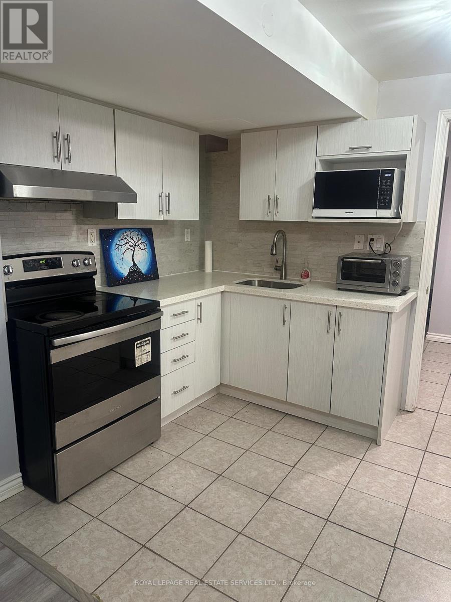 Bsmt - 79 Breton Avenue, Mississauga, ON - Indoor Photo Showing Kitchen