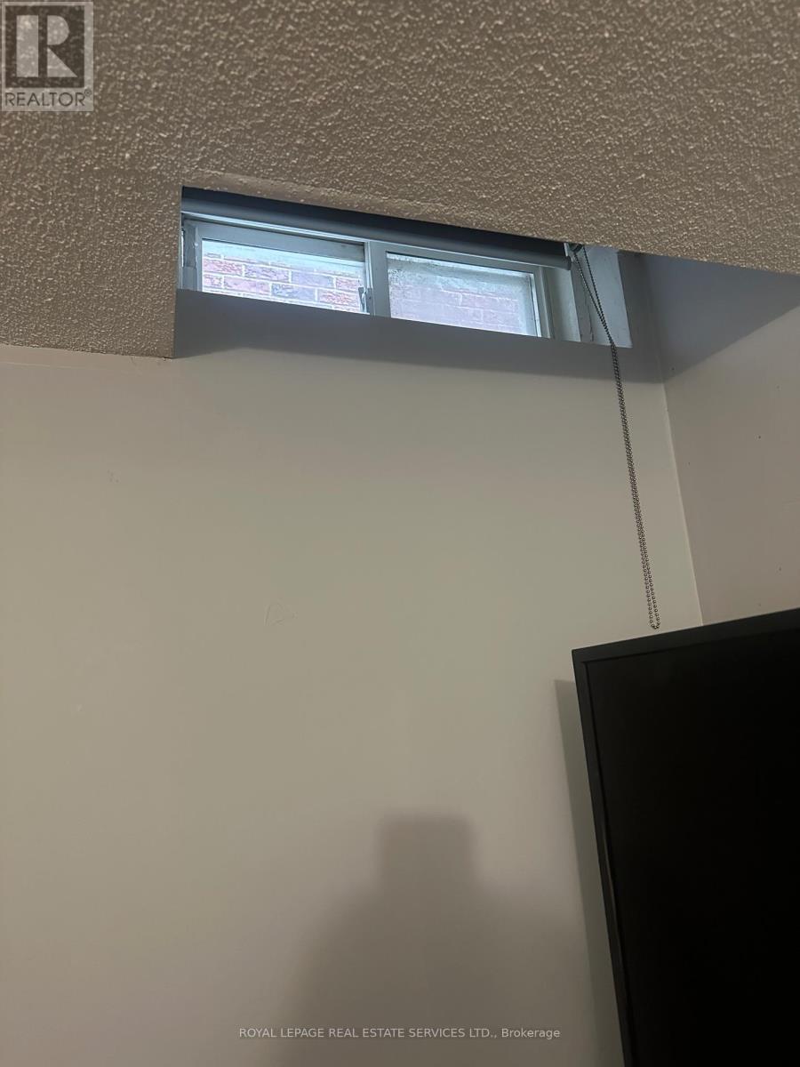 Bsmt - 79 Breton Avenue, Mississauga, ON - Indoor