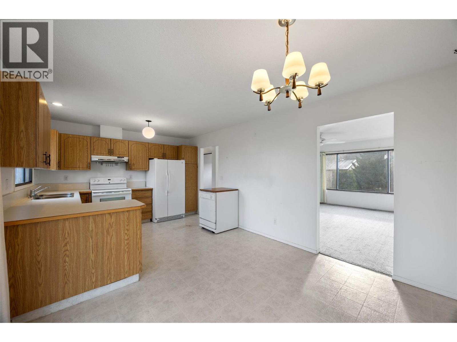 436 Garibaldi Drive, Kamloops, BC - Indoor Photo Showing Kitchen