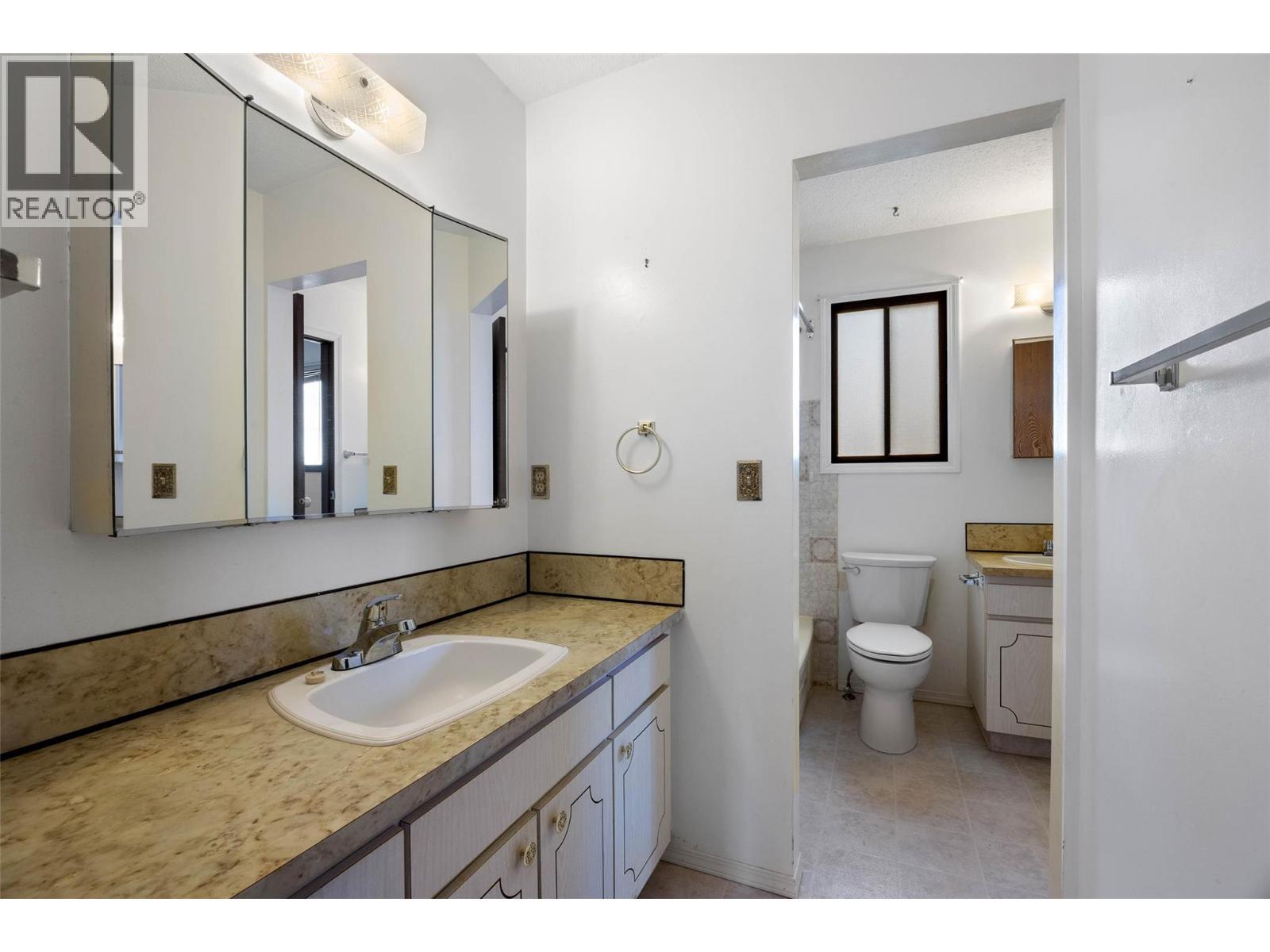 436 Garibaldi Drive, Kamloops, BC - Indoor Photo Showing Bathroom