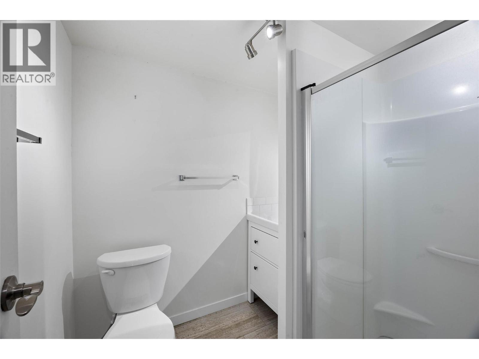 436 Garibaldi Drive, Kamloops, BC - Indoor Photo Showing Bathroom