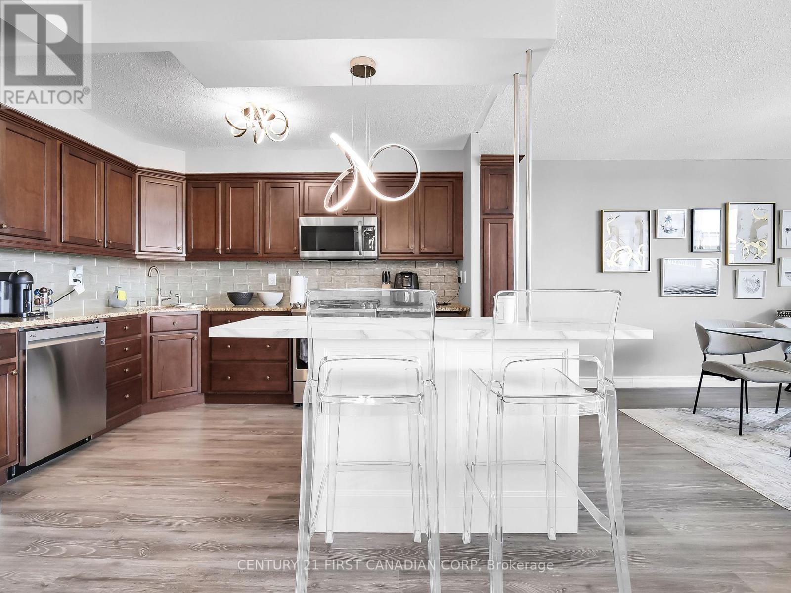 2704 - 363 Colborne Street N, London East (East A), ON - Indoor Photo Showing Kitchen