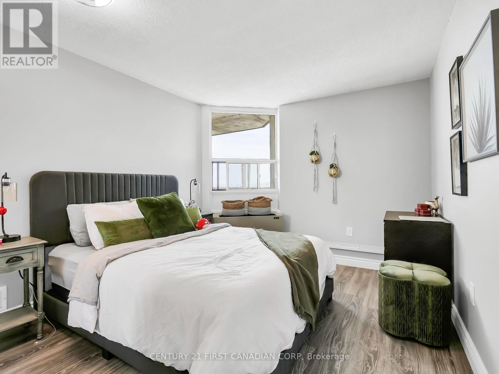 2704 - 363 Colborne Street N, London East (East A), ON - Indoor Photo Showing Bedroom