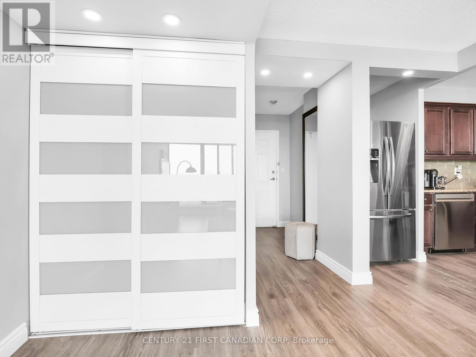 2704 - 363 Colborne Street N, London East (East A), ON - Indoor