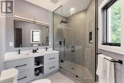 4 Pc bathroom 2 double sinks! -