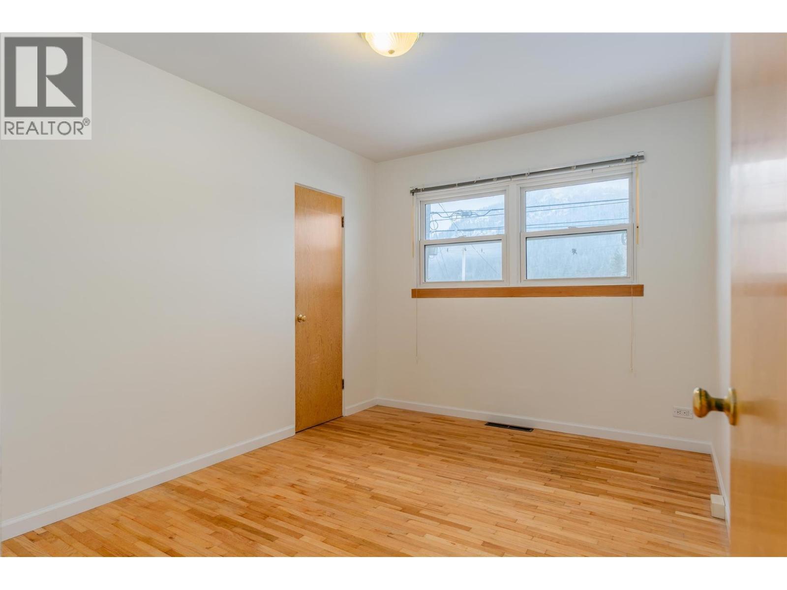 690 Schofield Highway, Warfield, BC - Indoor Photo Showing Other Room