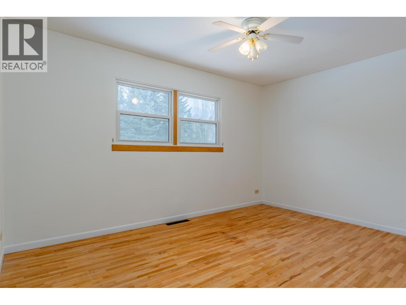 690 Schofield Highway, Warfield, BC - Indoor Photo Showing Other Room