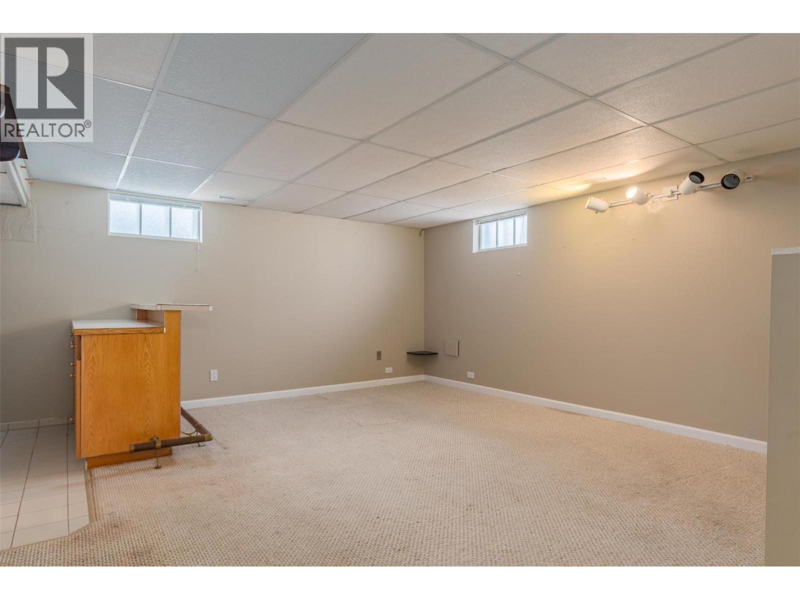 690 Schofield Highway, Warfield, BC - Indoor Photo Showing Other Room