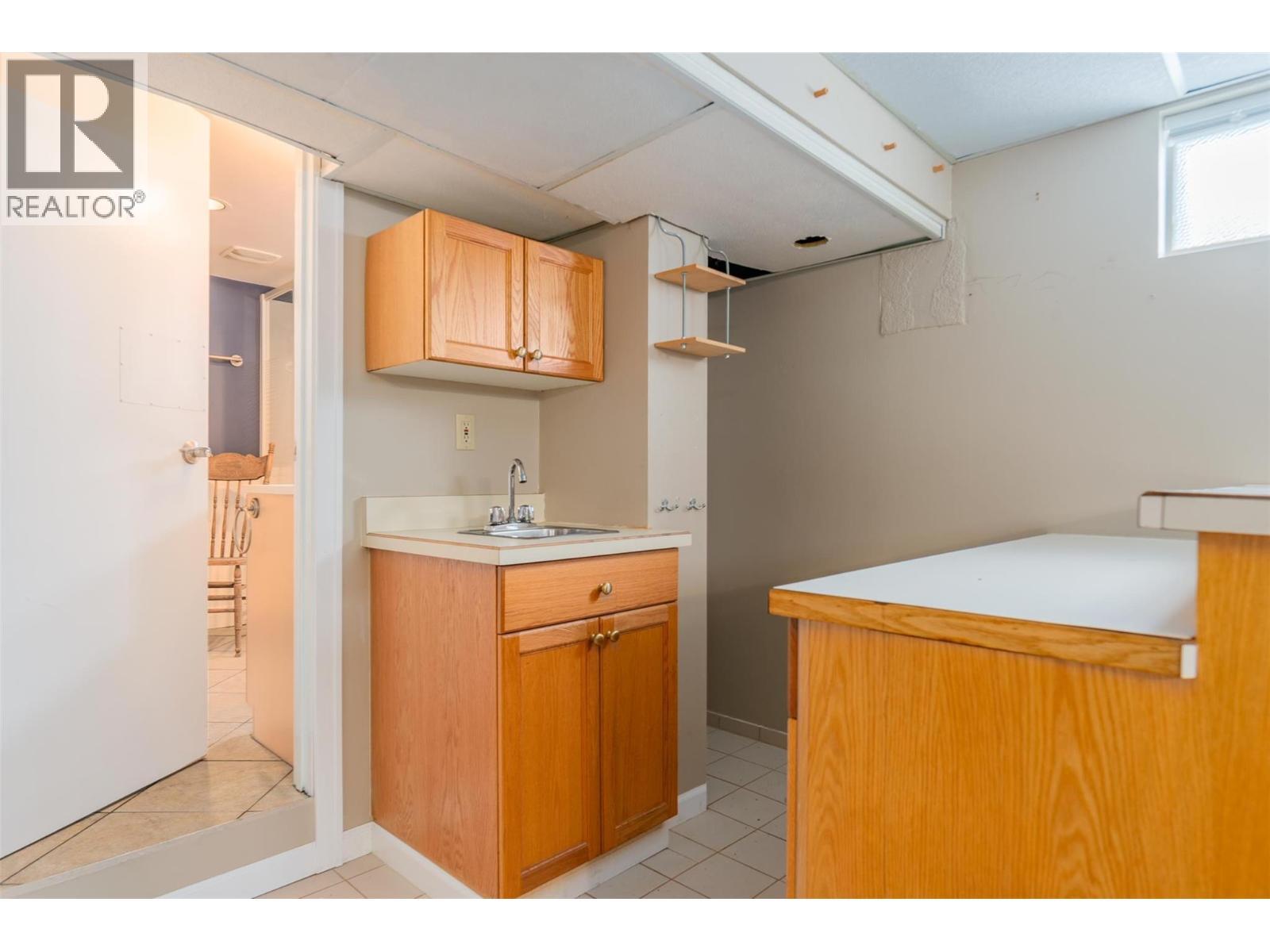 690 Schofield Highway, Warfield, BC - Indoor