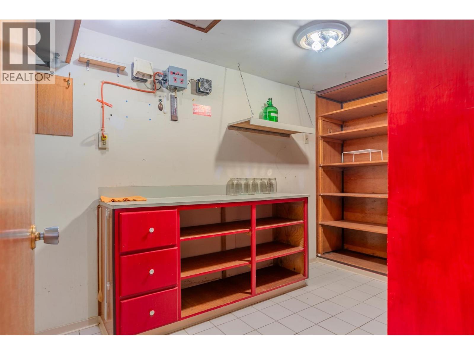 690 Schofield Highway, Warfield, BC - Indoor Photo Showing Other Room