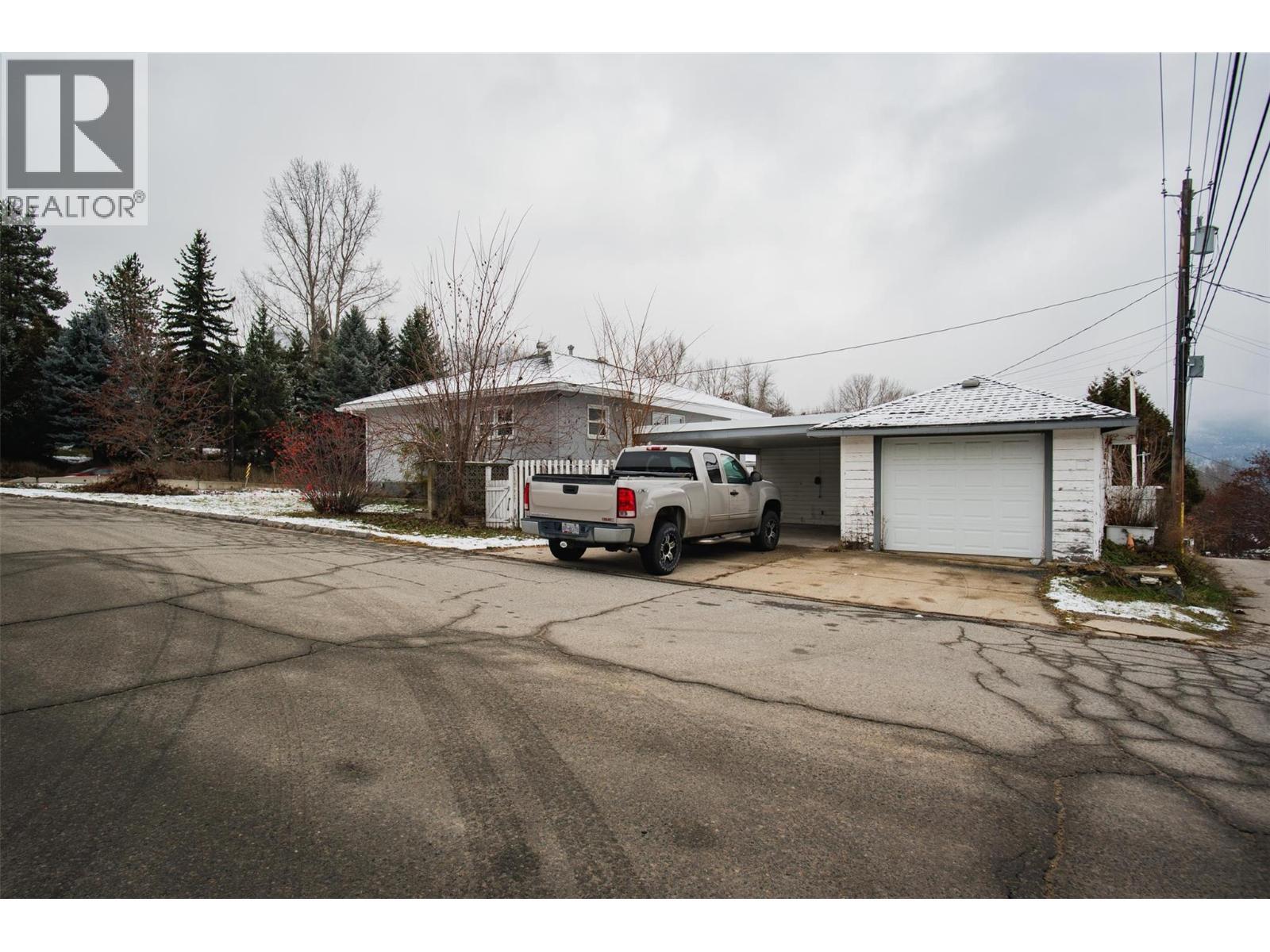 690 Schofield Highway, Warfield, BC - Outdoor