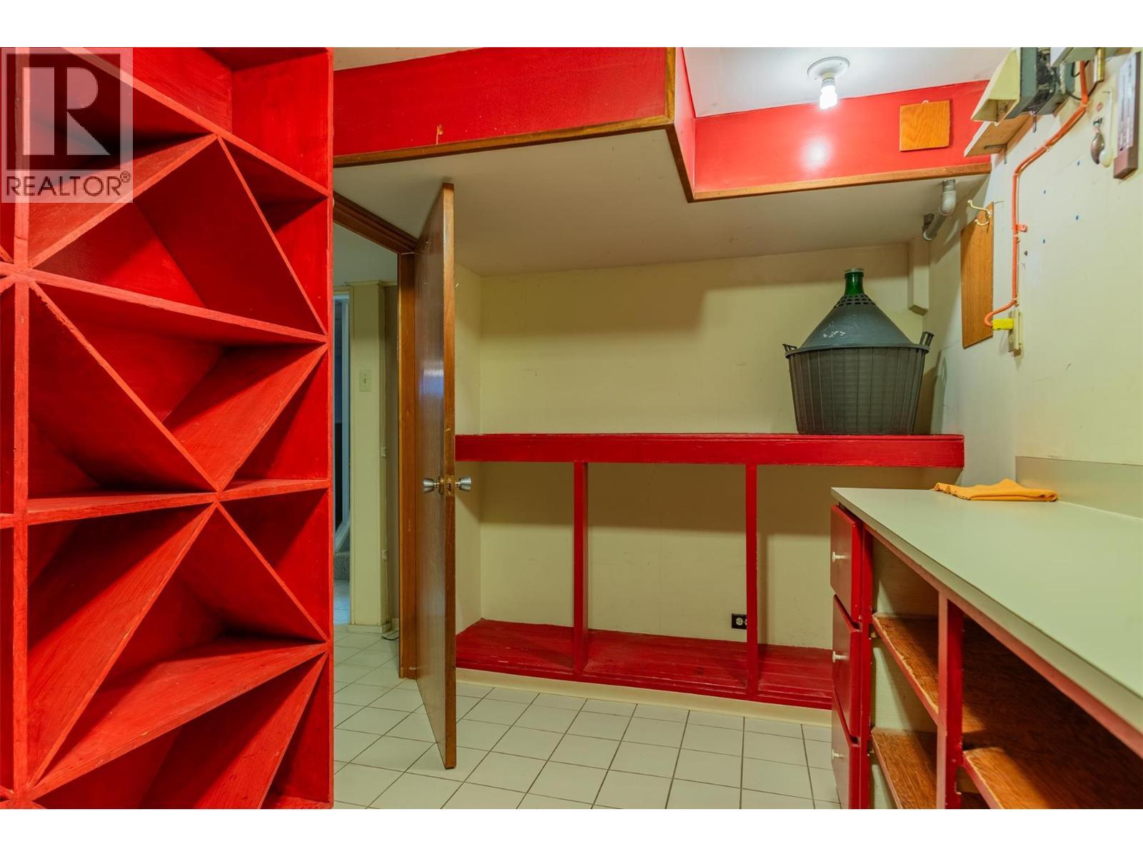 690 Schofield Highway, Warfield, BC - Indoor