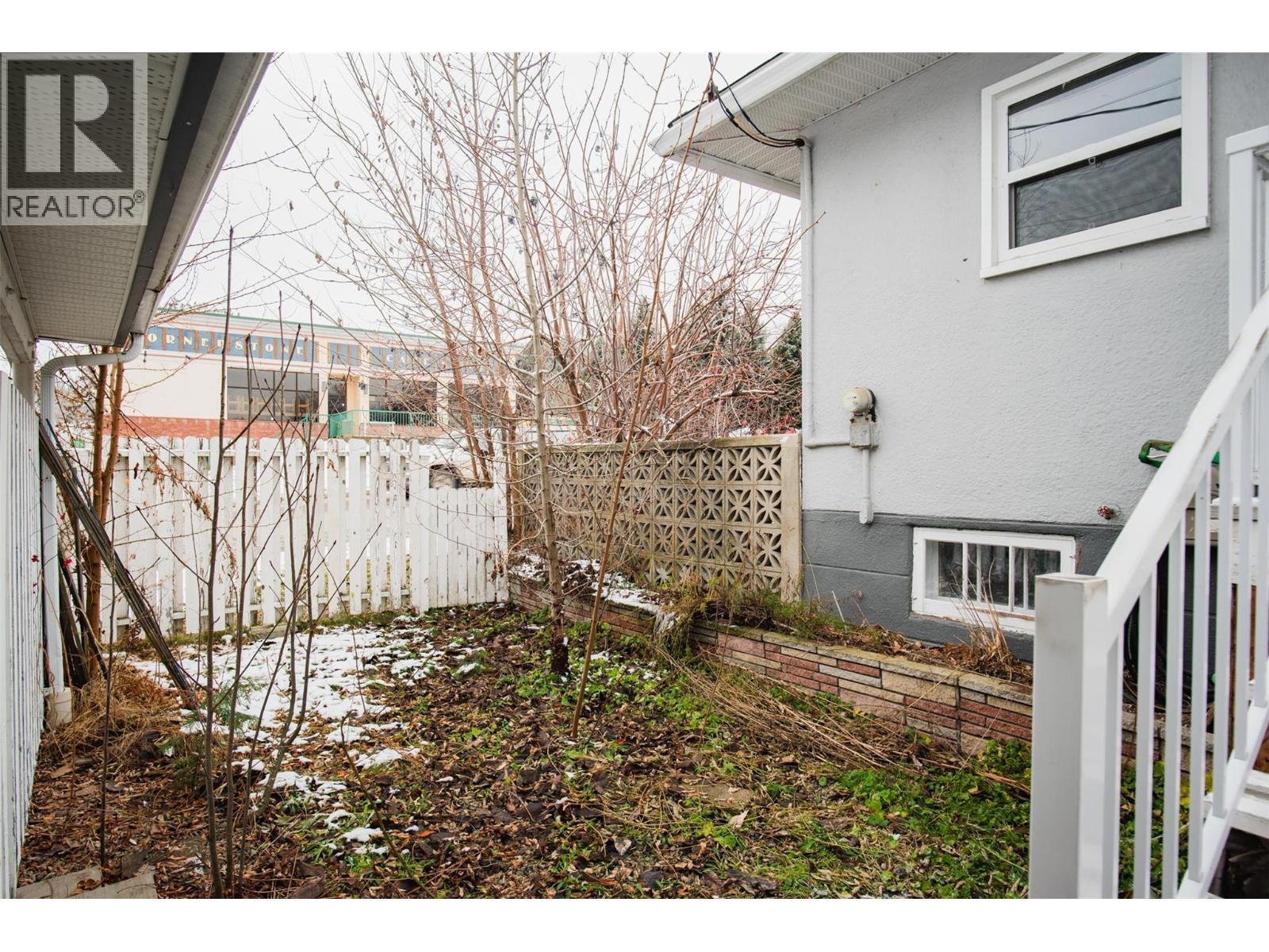 690 Schofield Highway, Warfield, BC - Outdoor