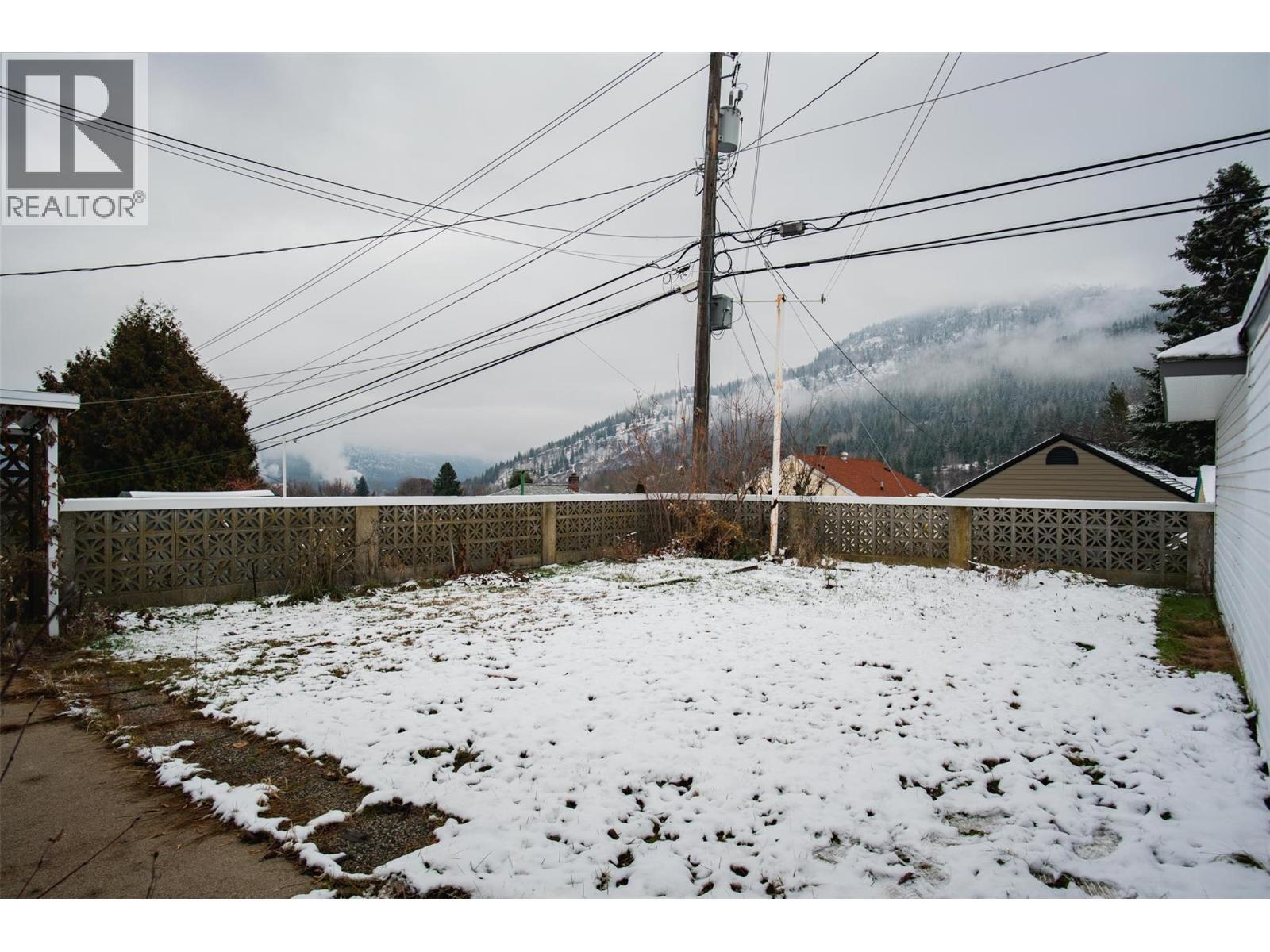 690 Schofield Highway, Warfield, BC - Outdoor