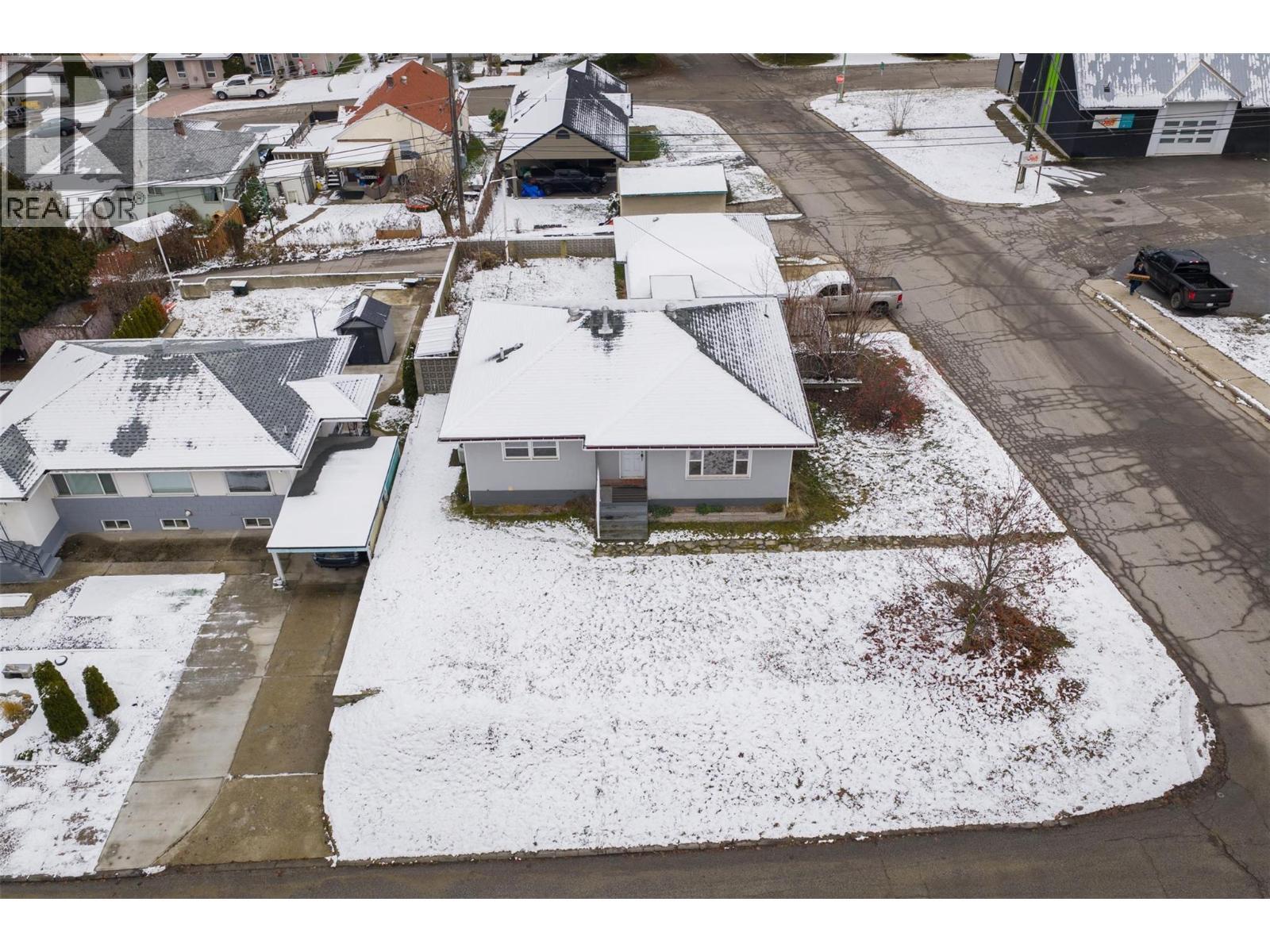 690 Schofield Highway, Warfield, BC - Outdoor