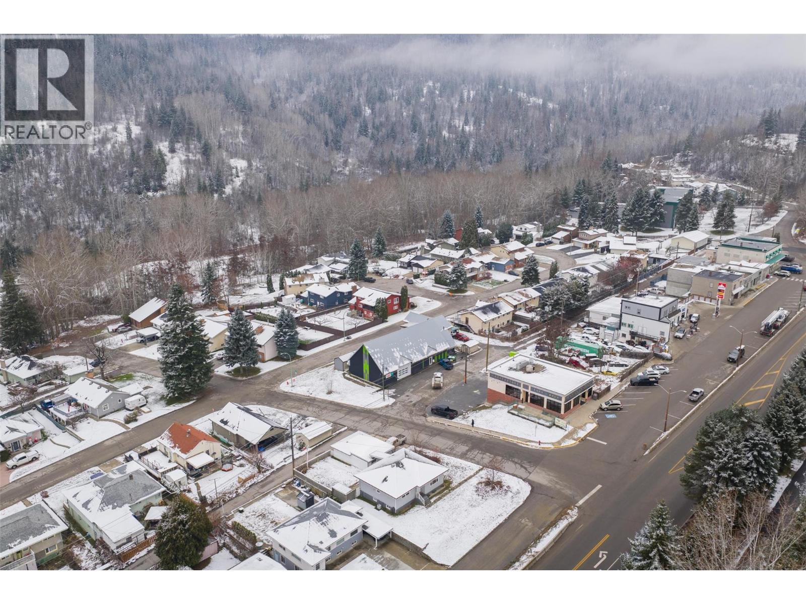 690 Schofield Highway, Warfield, BC - With View