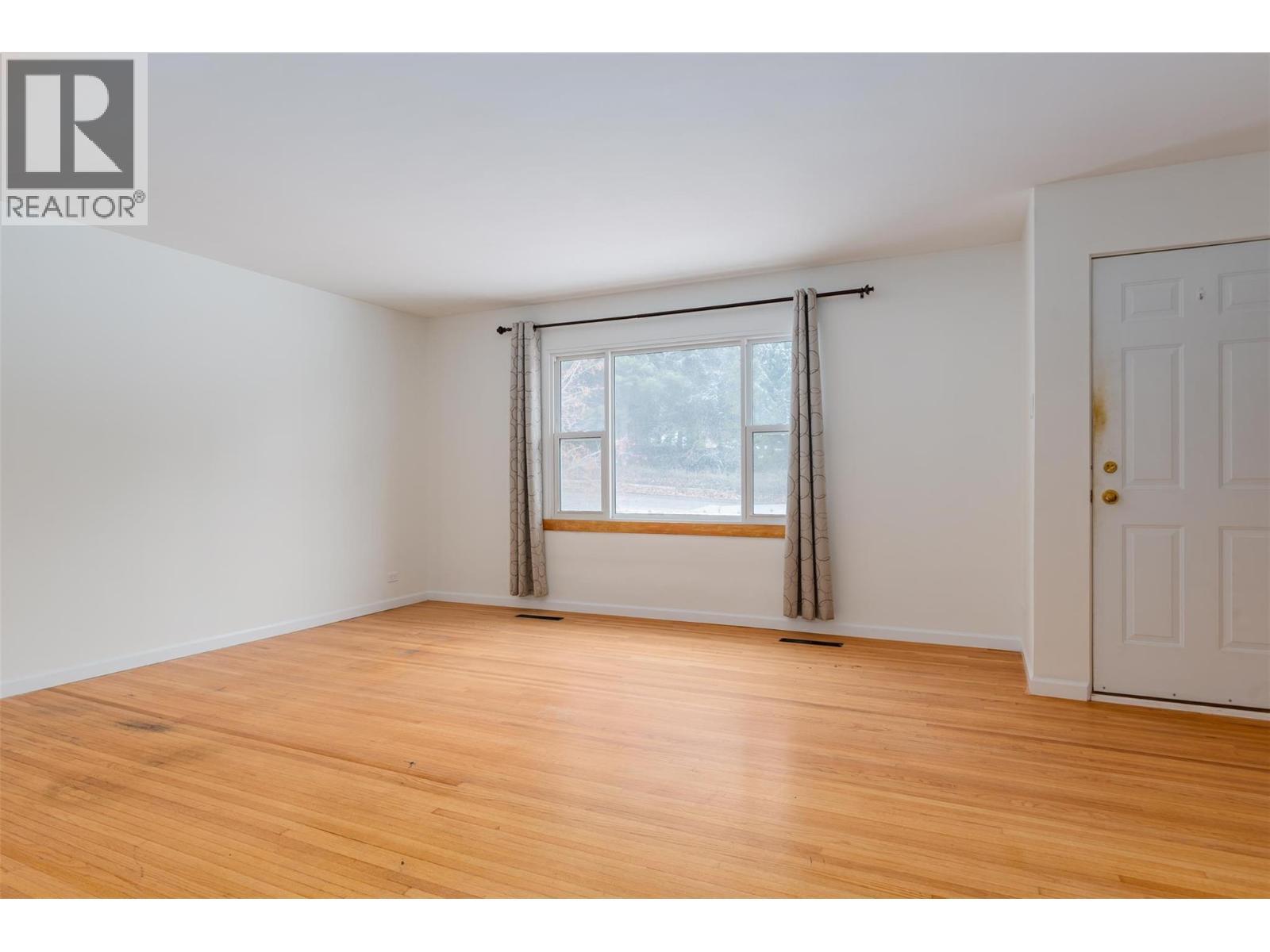 690 Schofield Highway, Warfield, BC - Indoor Photo Showing Other Room