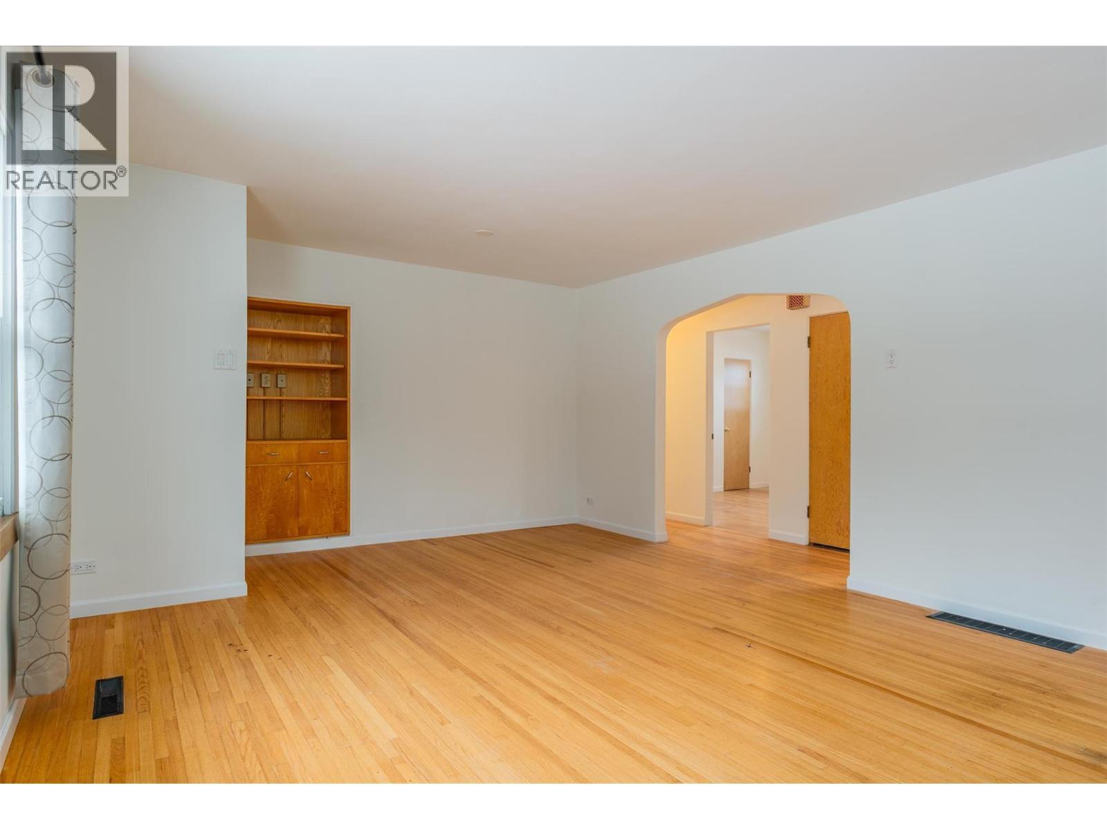 690 Schofield Highway, Warfield, BC - Indoor Photo Showing Other Room