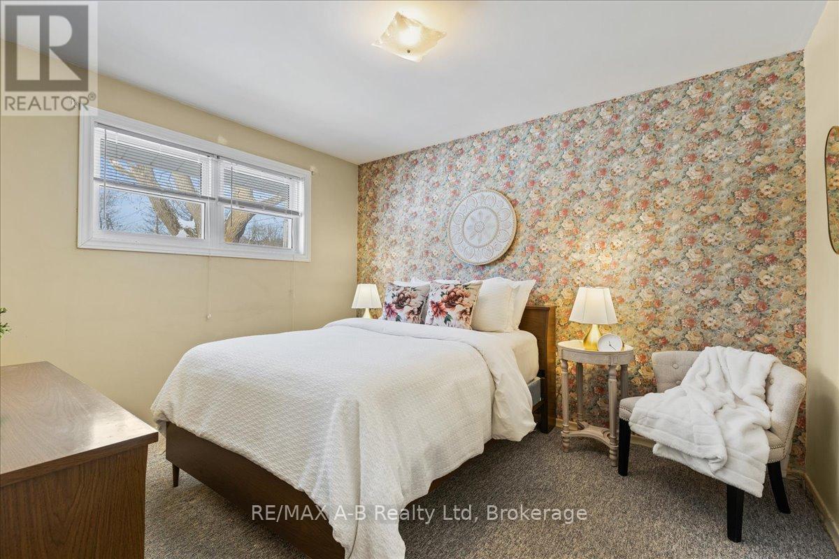 5 Mcdonald Street, Stratford, ON - Indoor Photo Showing Bedroom