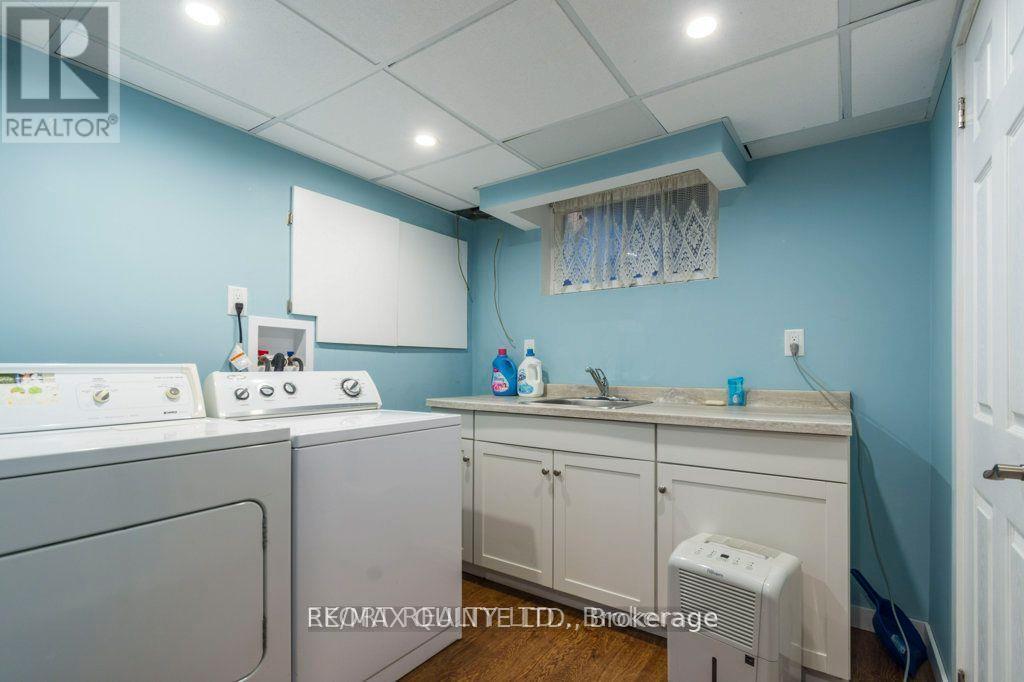 Upper - 239 Dundas Street W, Belleville (Belleville Ward), ON - Indoor Photo Showing Laundry Room