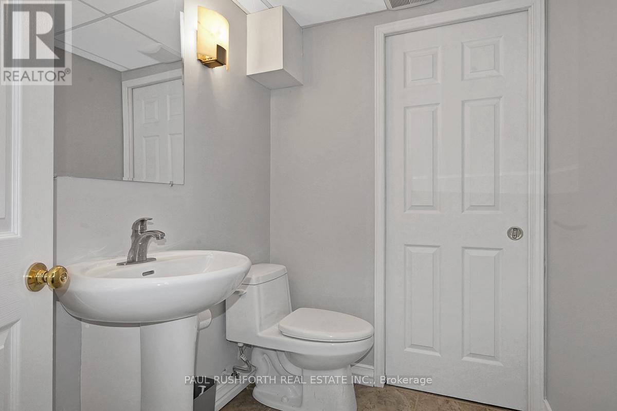 2piece Powder Room - 216 Forward Avenue, Ottawa, ON - Indoor Photo Showing Bathroom