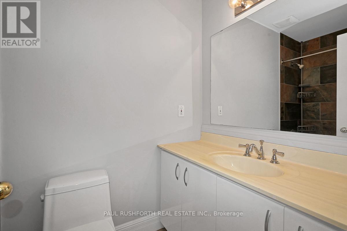 4 Piece Bathroom - 216 Forward Avenue, Ottawa, ON - Indoor Photo Showing Bathroom