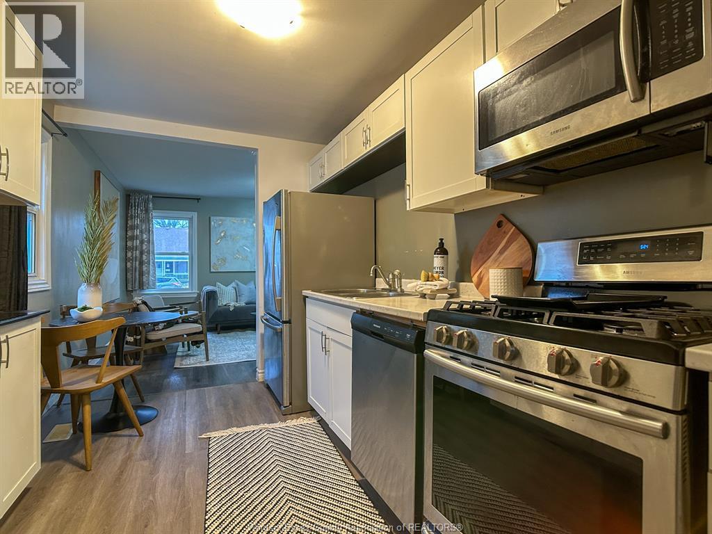 1925 Aubin, Windsor, ON - Indoor Photo Showing Kitchen With Double Sink