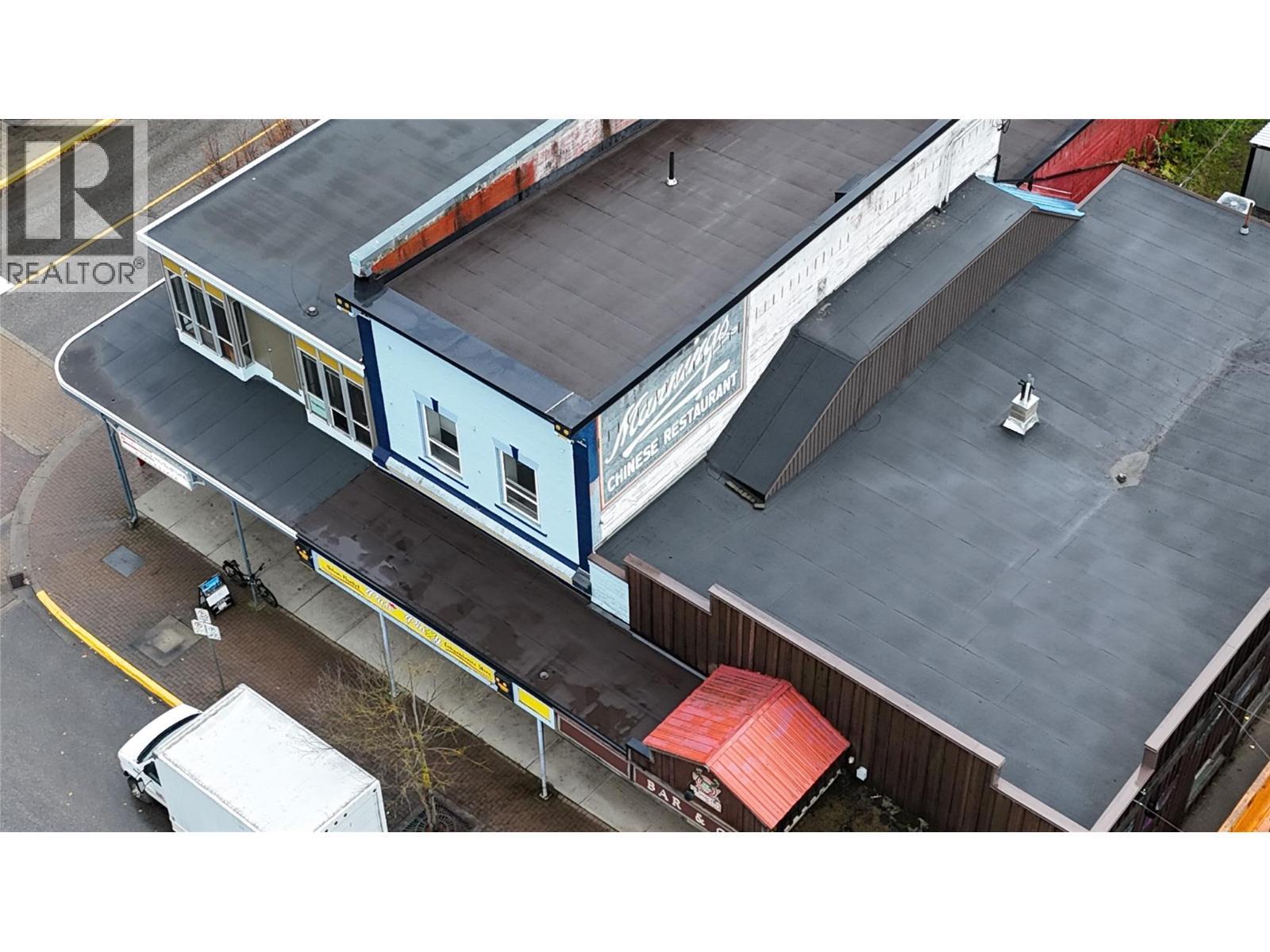 302 Mackenzie Avenue, Revelstoke, BC - Outdoor