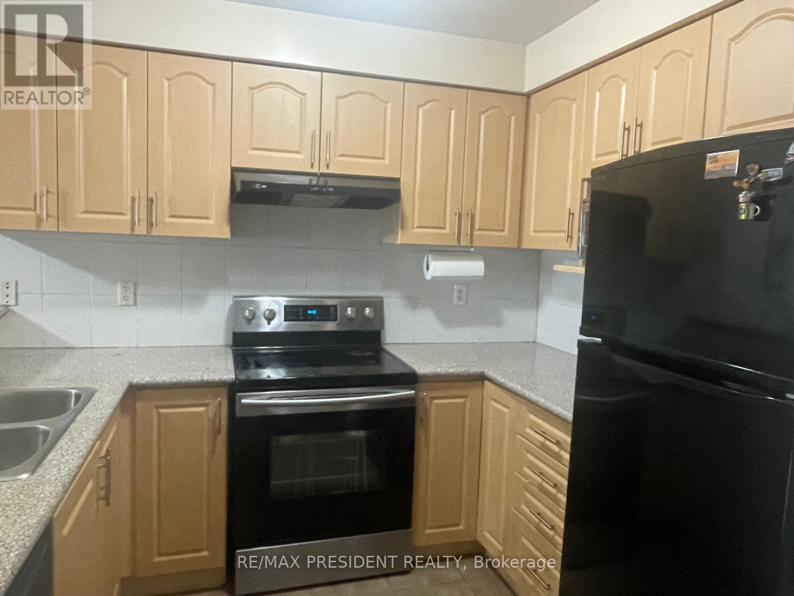 107 Rockgarden Trail, Brampton, ON - Indoor Photo Showing Kitchen