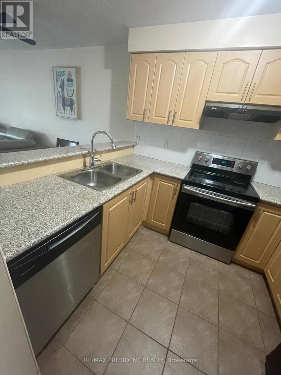 107 Rockgarden Trail, Brampton, ON - Indoor Photo Showing Kitchen With Double Sink