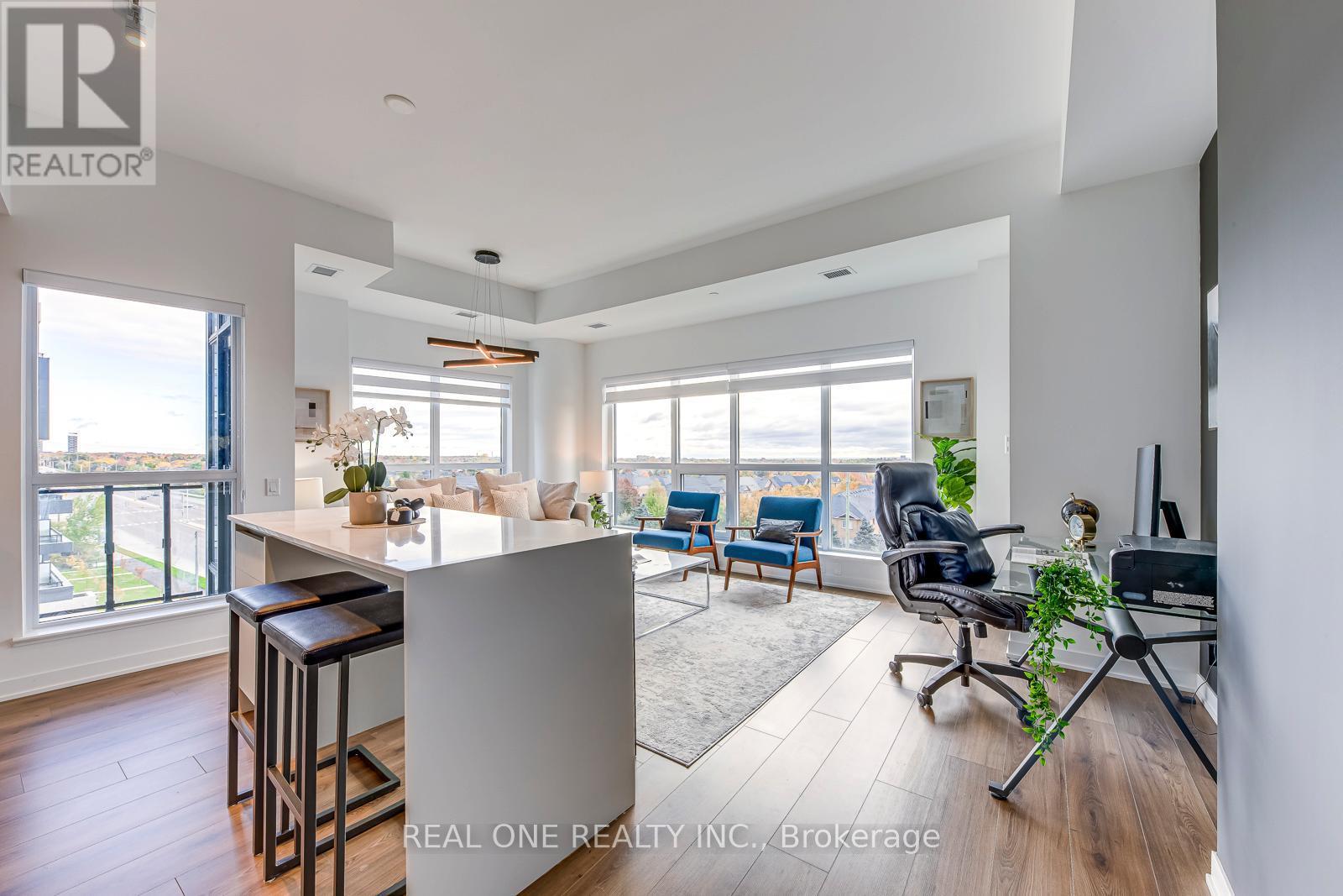 526 - 405 Dundas Street W, Oakville, ON - Indoor