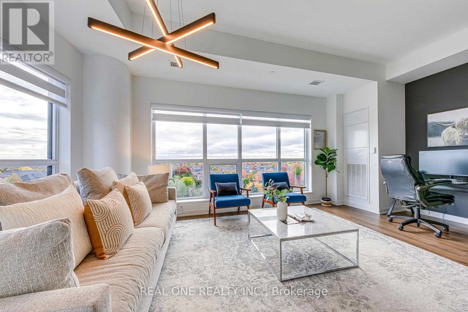 526 - 405 Dundas Street W, Oakville, ON - Indoor Photo Showing Living Room