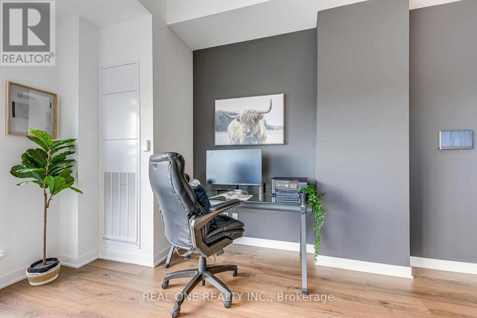 526 - 405 Dundas Street W, Oakville, ON - Indoor Photo Showing Office