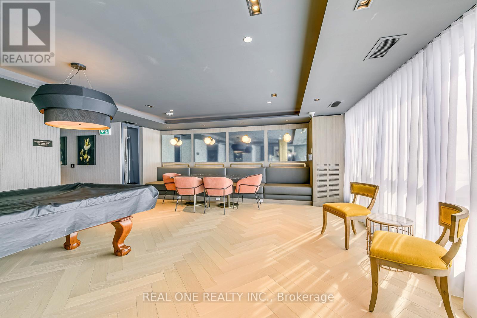 526 - 405 Dundas Street W, Oakville, ON - Indoor Photo Showing Other Room