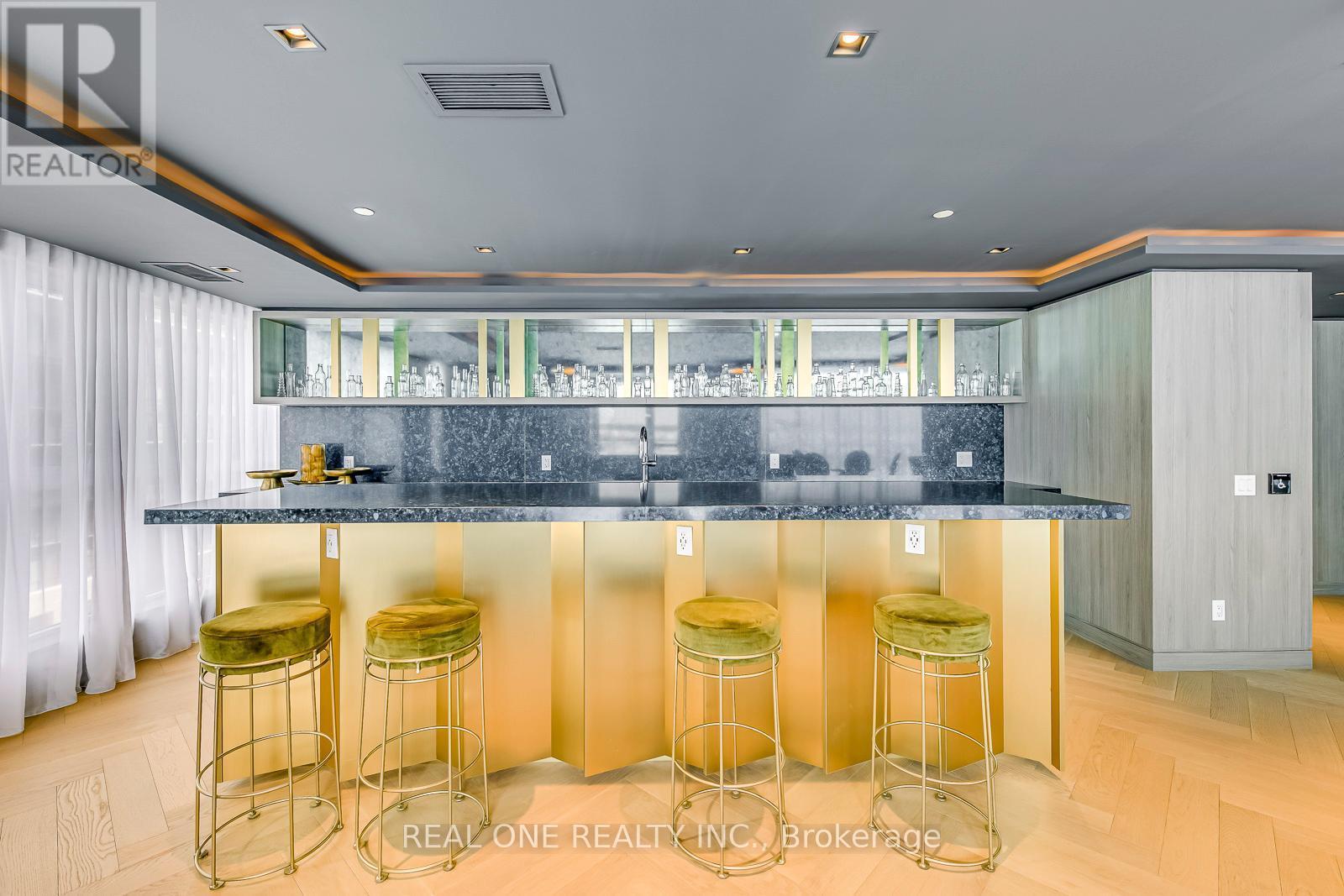 526 - 405 Dundas Street W, Oakville, ON - Indoor Photo Showing Other Room