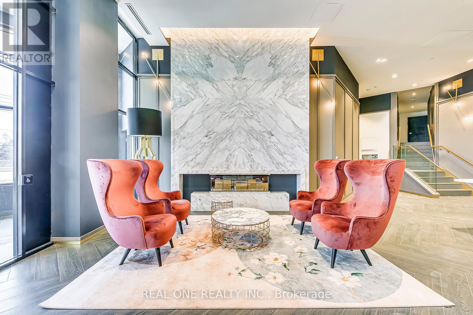 526 - 405 Dundas Street W, Oakville, ON - Indoor Photo Showing Other Room