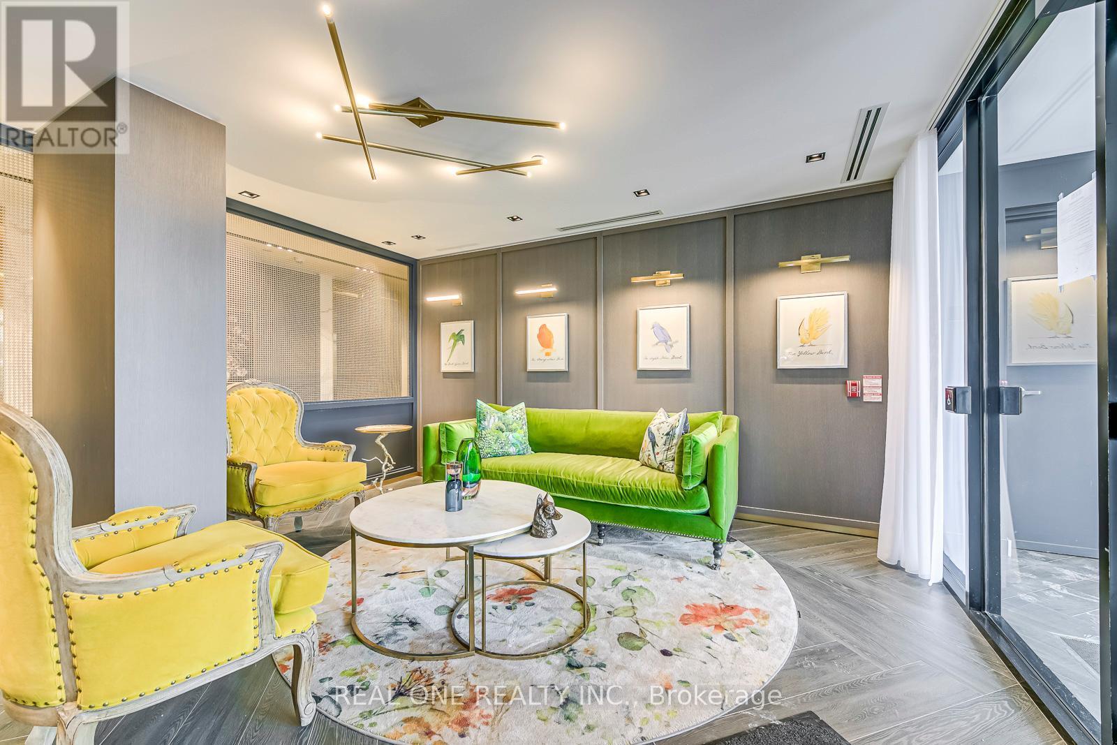 526 - 405 Dundas Street W, Oakville, ON - Indoor